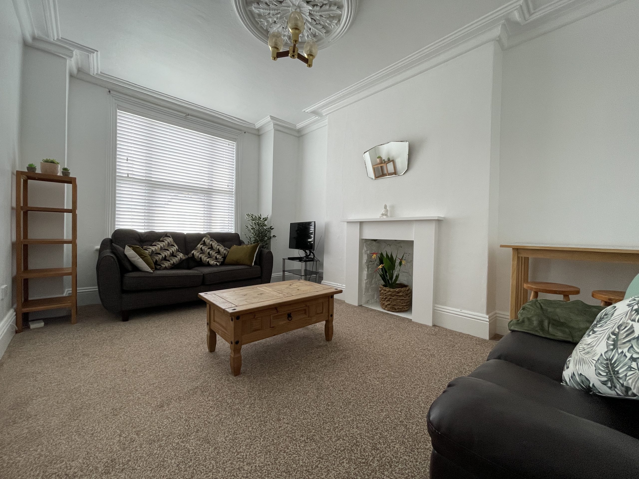 16 Hawarden Ave , Douglas , Isle of Man , IM1 4BS. — Photo 2 of 8
