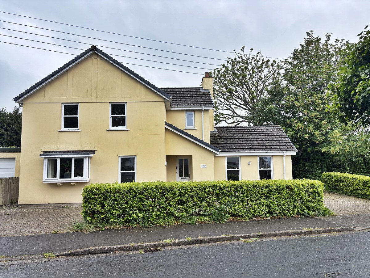 Cowan Head, Crescent Road, Ramsey, Isle of Man, IM8 2JR. — Photo 1 of 17