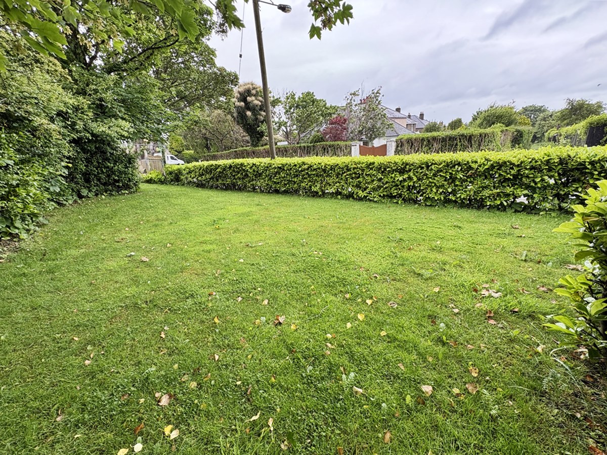 Cowan Head, Crescent Road, Ramsey, Isle of Man, IM8 2JR. — Photo 2 of 17