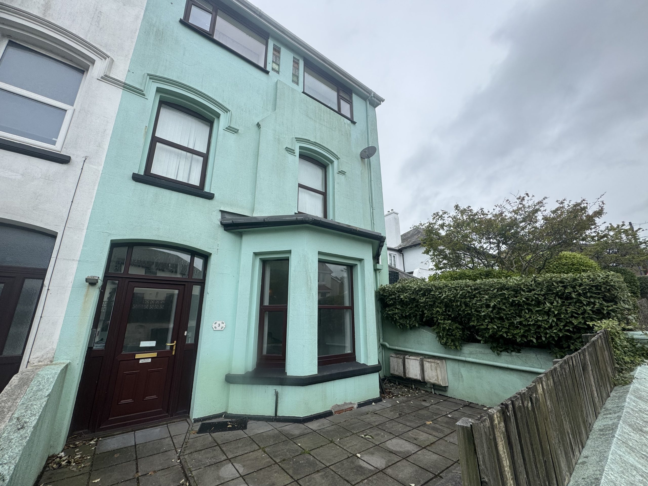 3 Laureston View , Ballaquayle Road , Douglas , Isle of Man , IM2 5DA. — Photo 1 of 12
