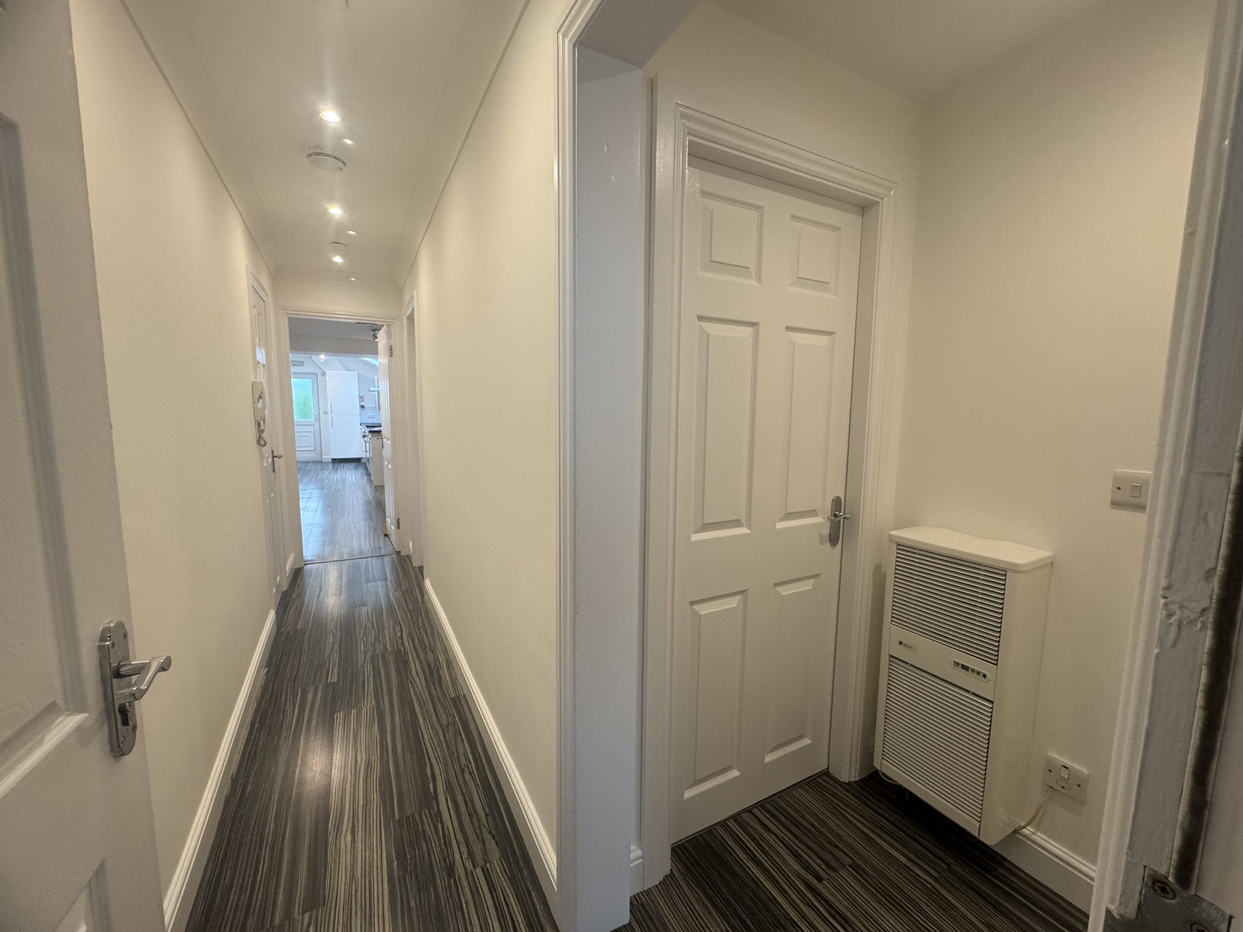 3 Laureston View , Ballaquayle Road , Douglas , Isle of Man , IM2 5DA. — Photo 3 of 12
