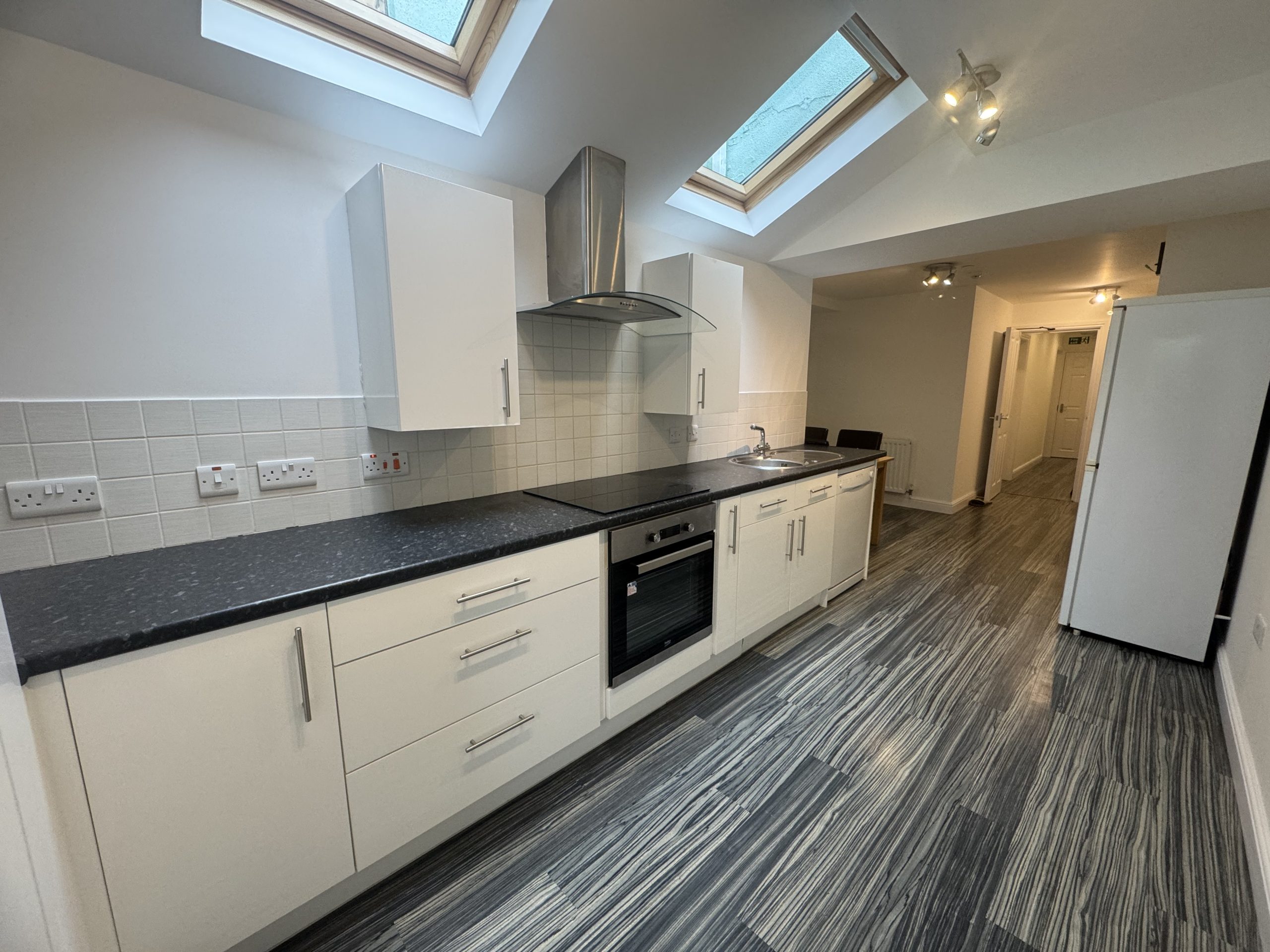 3 Laureston View , Ballaquayle Road , Douglas , Isle of Man , IM2 5DA. — Photo 4 of 12