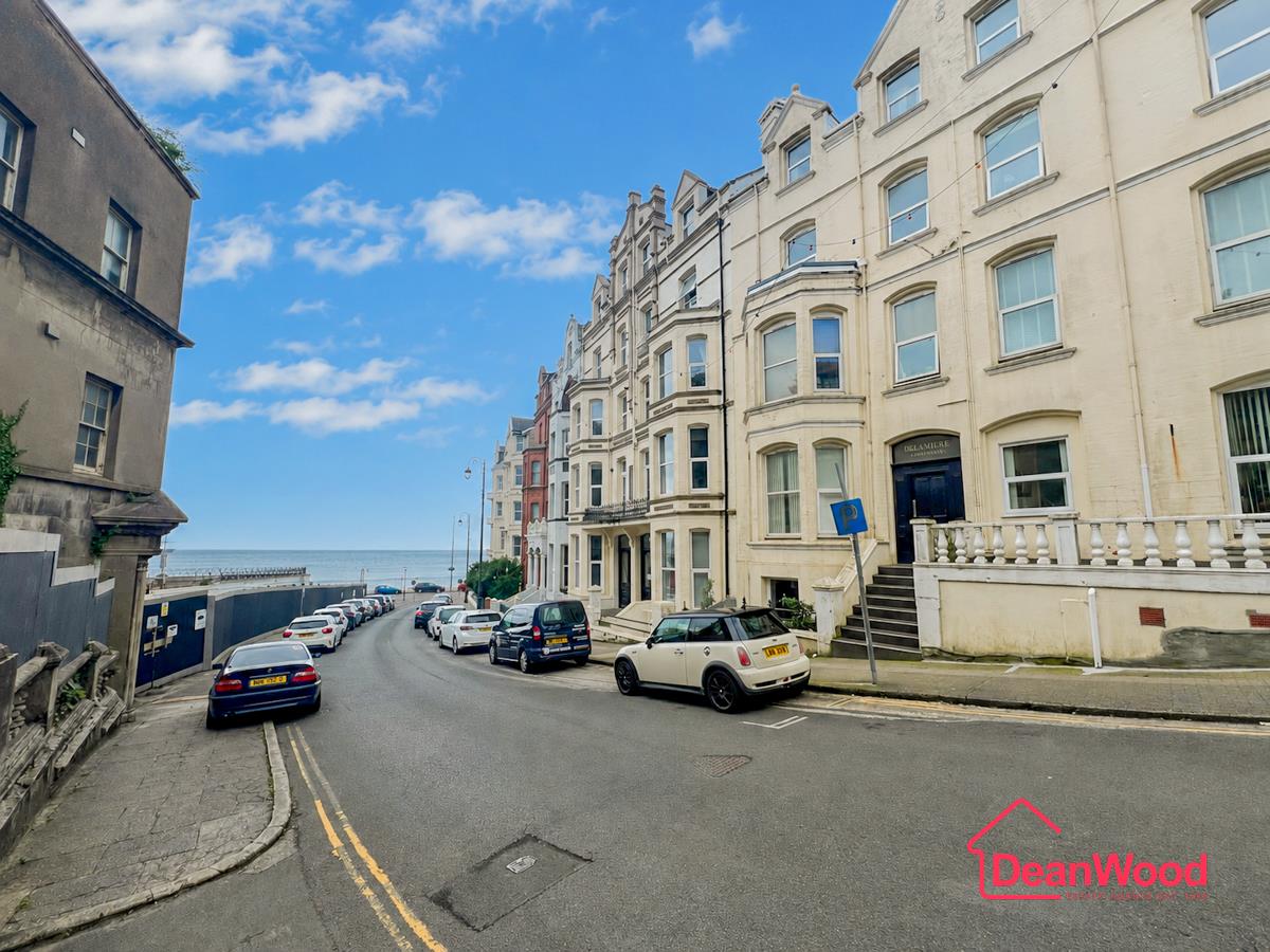 Apt 7 Delamere, 6 Castle Drive, Douglas, Isle Of Man. — Photo 2 of 16