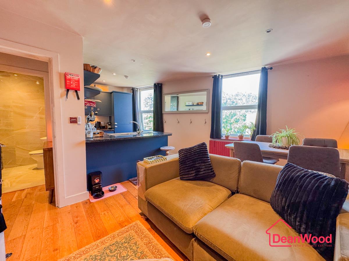 Apt 7 Delamere, 6 Castle Drive, Douglas, Isle Of Man. — Photo 5 of 16