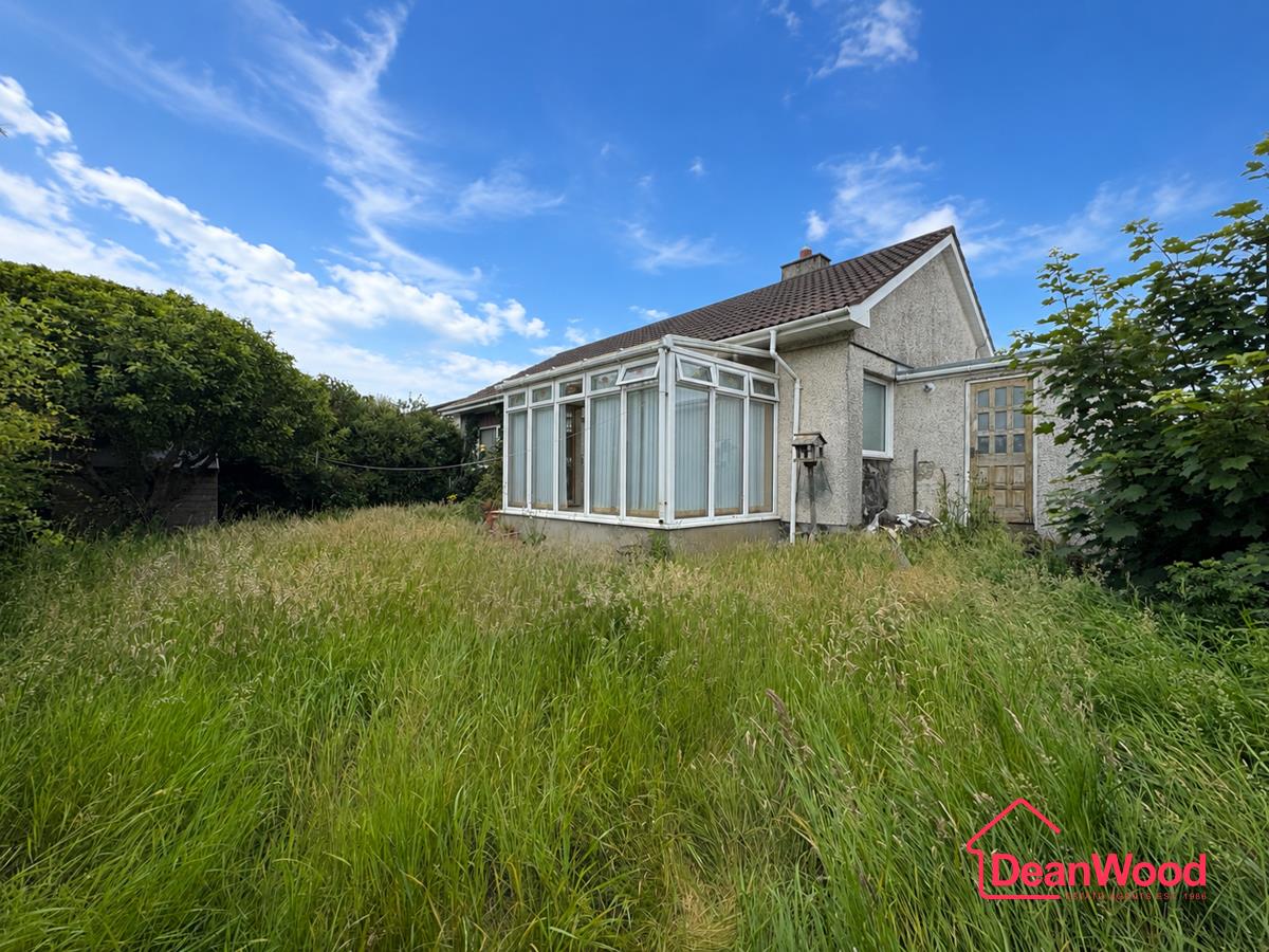 19, Meadow Court, Ballasalla, Isle of Man. — Photo 2 of 22