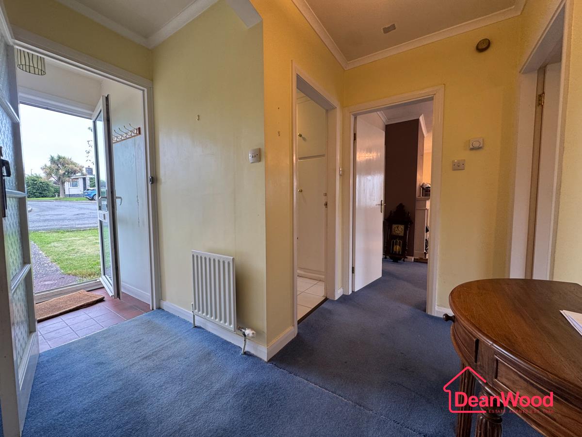 19, Meadow Court, Ballasalla, Isle of Man. — Photo 5 of 22
