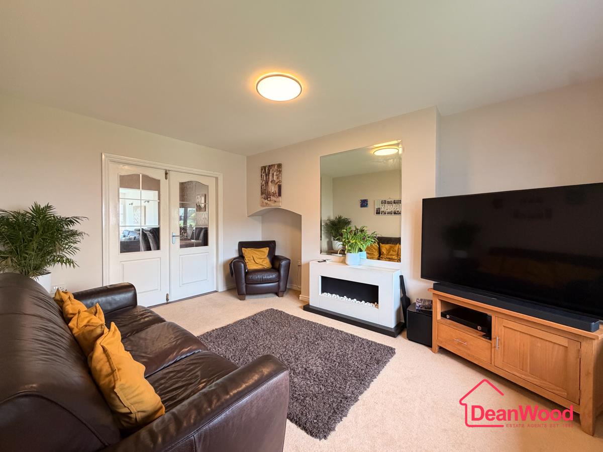 11 Larch Hill Grove, Onchan. — Photo 3 of 18