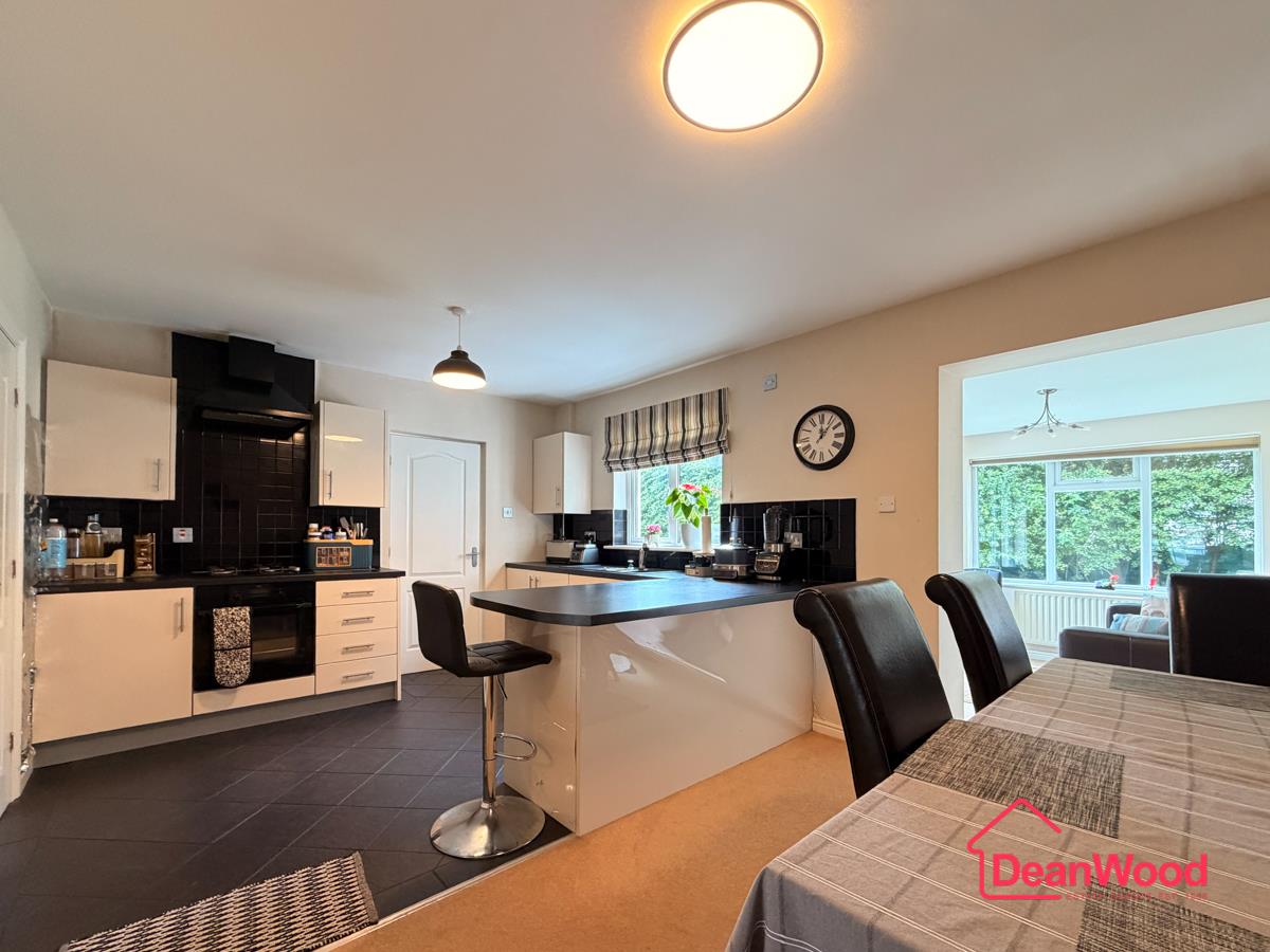 11 Larch Hill Grove, Onchan. — Photo 5 of 18