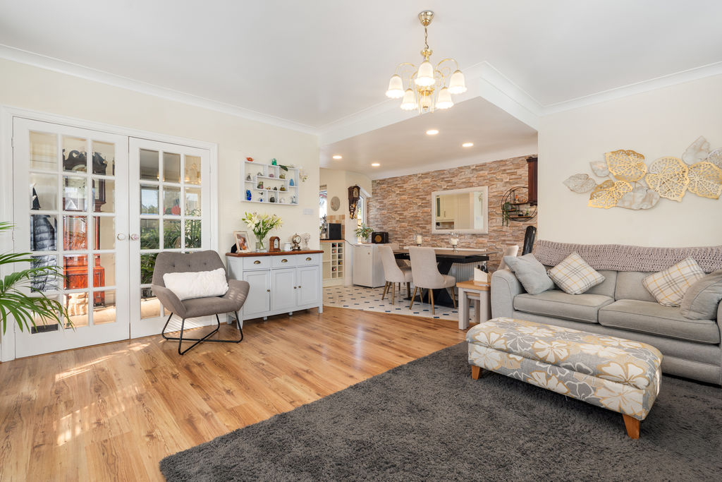23 Hilltop Rise, Douglas IM2 2LE. — Photo 4 of 26