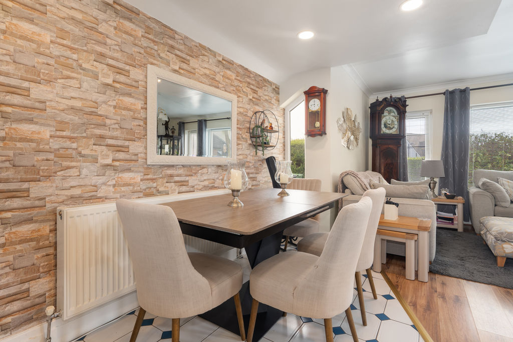 23 Hilltop Rise, Douglas IM2 2LE. — Photo 5 of 26