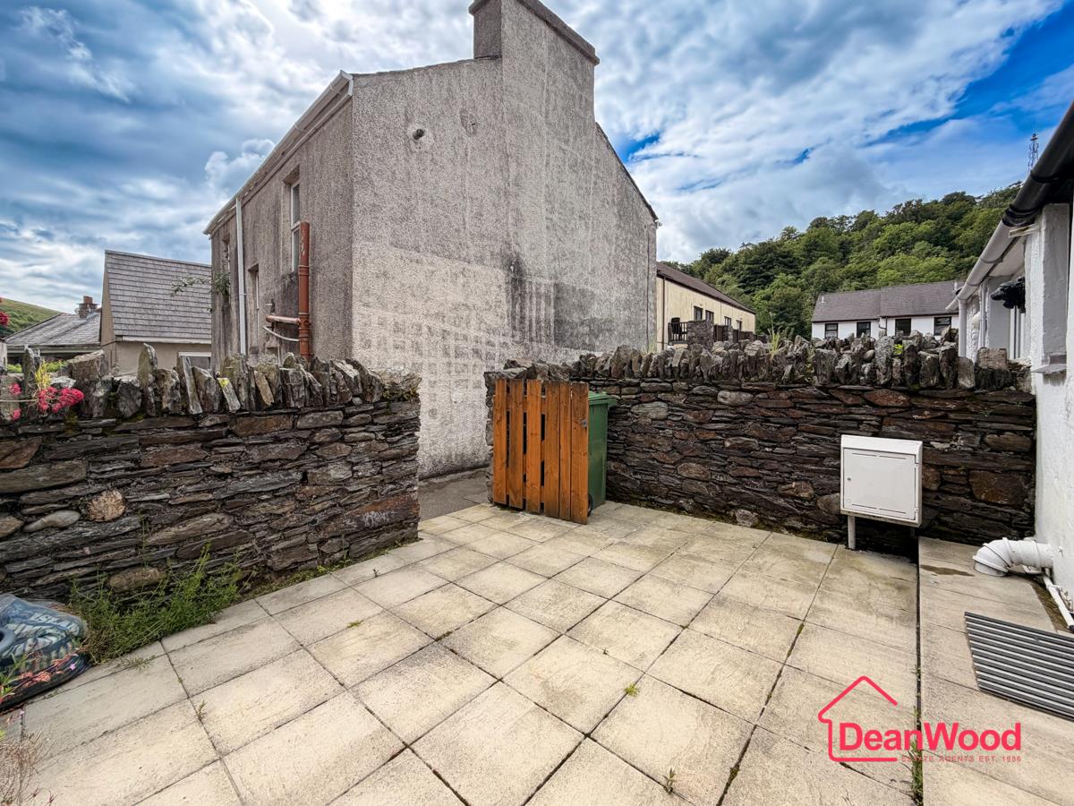 2 Chapel Terrace, Glen Road, Laxey. — Photo 2 of 14