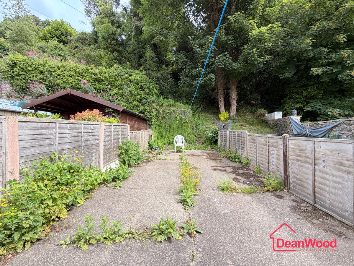 2 Chapel Terrace, Glen Road, Laxey. — Photo 3 of 14