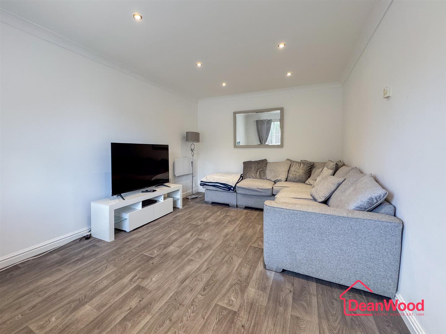 39 Samuel Webb Crescent, Douglas, Isle Of Man. — Photo 4 of 28
