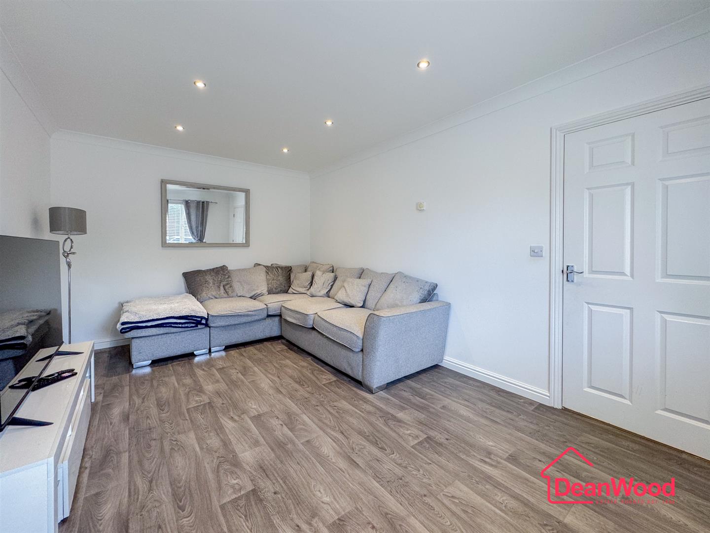 39 Samuel Webb Crescent, Douglas, Isle Of Man. — Photo 5 of 28
