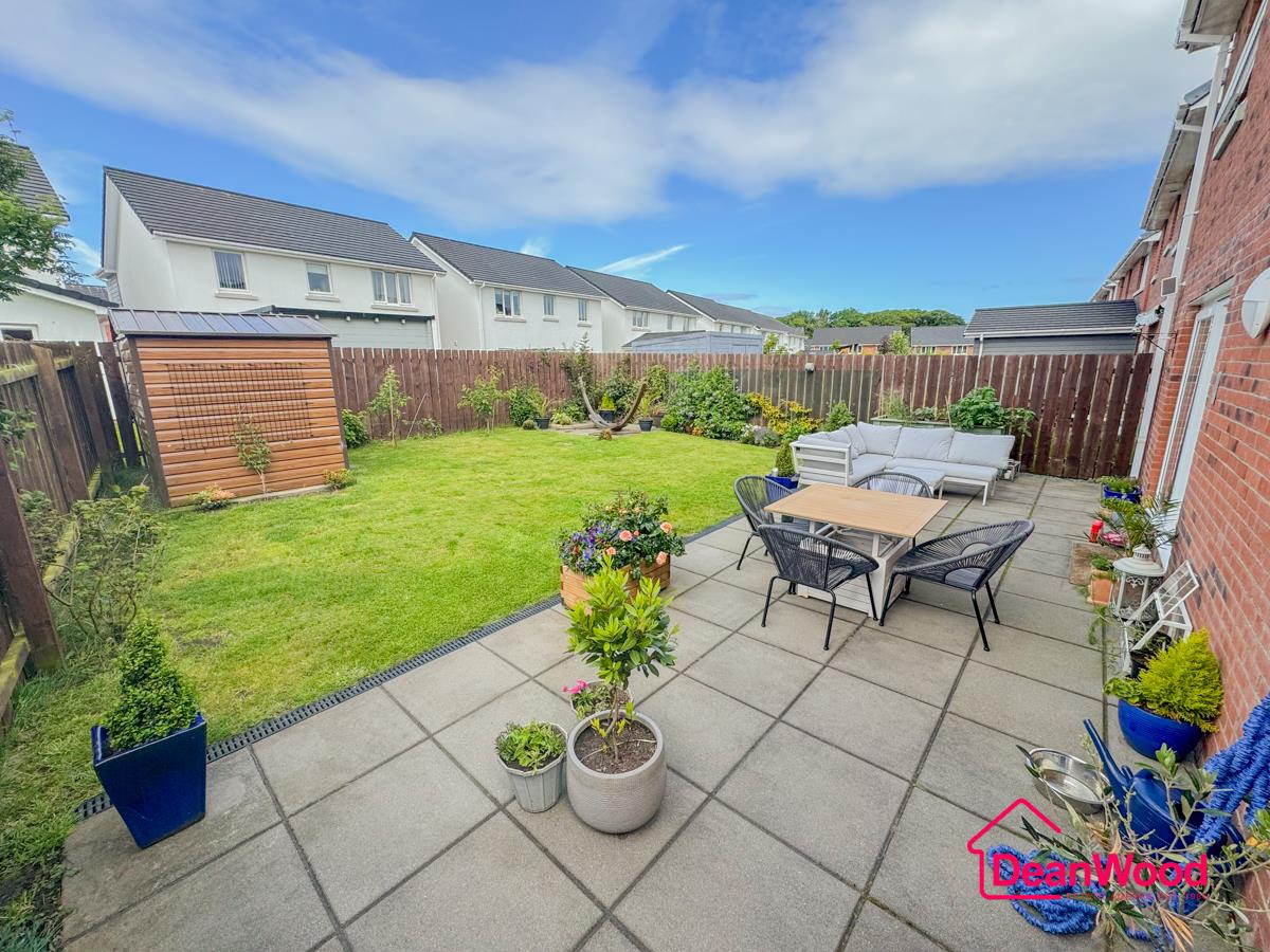 77 Royal Park, Ramsey, Isle Of Man. — Photo 3 of 26
