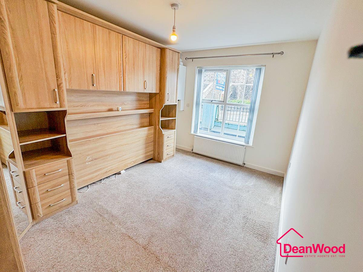 Apartment 3 Wellington House Waterloo Road, Ramsey. — Photo 5 of 7