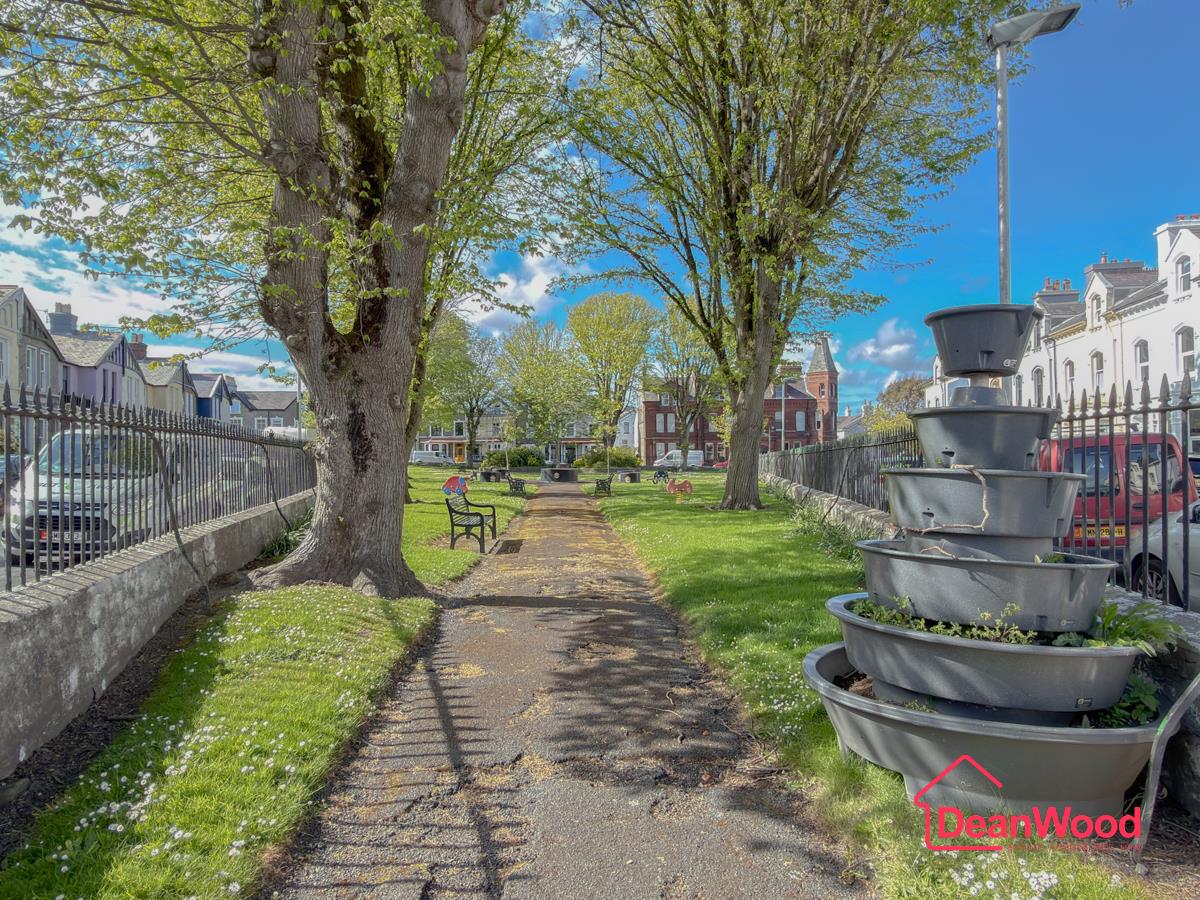 14 Queens Avenue, Douglas. — Photo 2 of 46
