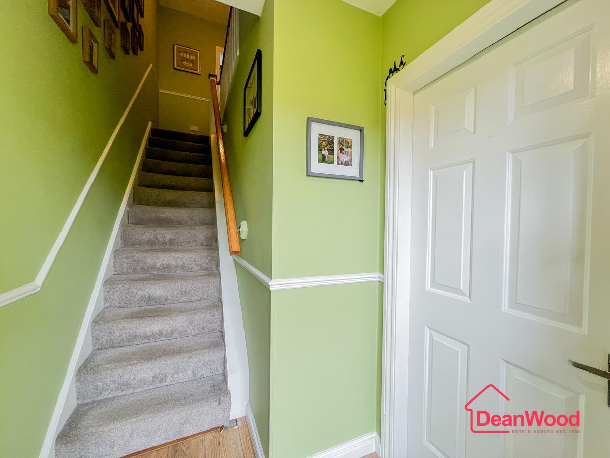32 Berry Woods Grove, Douglas, Isle Of Man. — Photo 3 of 27