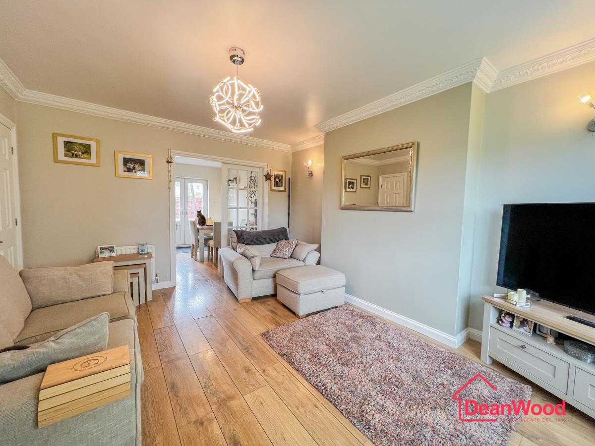 32 Berry Woods Grove, Douglas, Isle Of Man. — Photo 4 of 27
