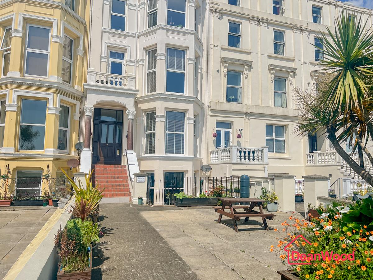 Apartment 2, Palm Court, 2 Derby Terrace, Douglas, Isle Of Man. — Photo 3 of 25
