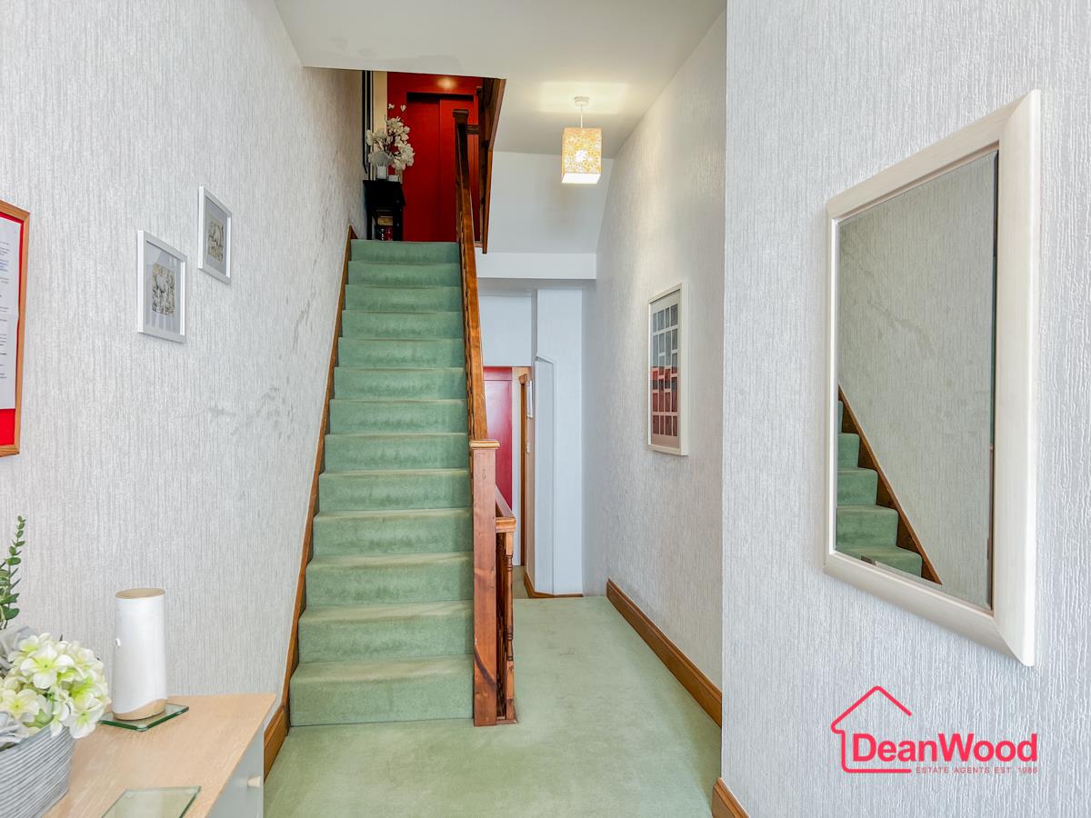 Apartment 2, Palm Court, 2 Derby Terrace, Douglas, Isle Of Man. — Photo 4 of 25