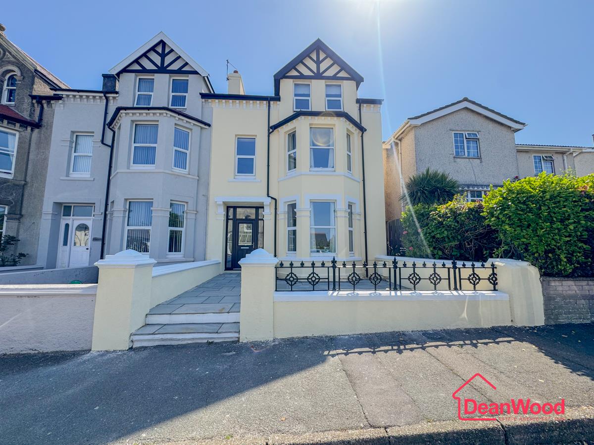York House, 9, Droghadfayle Park, Port Erin, Isle of Man. — Photo 1 of 35
