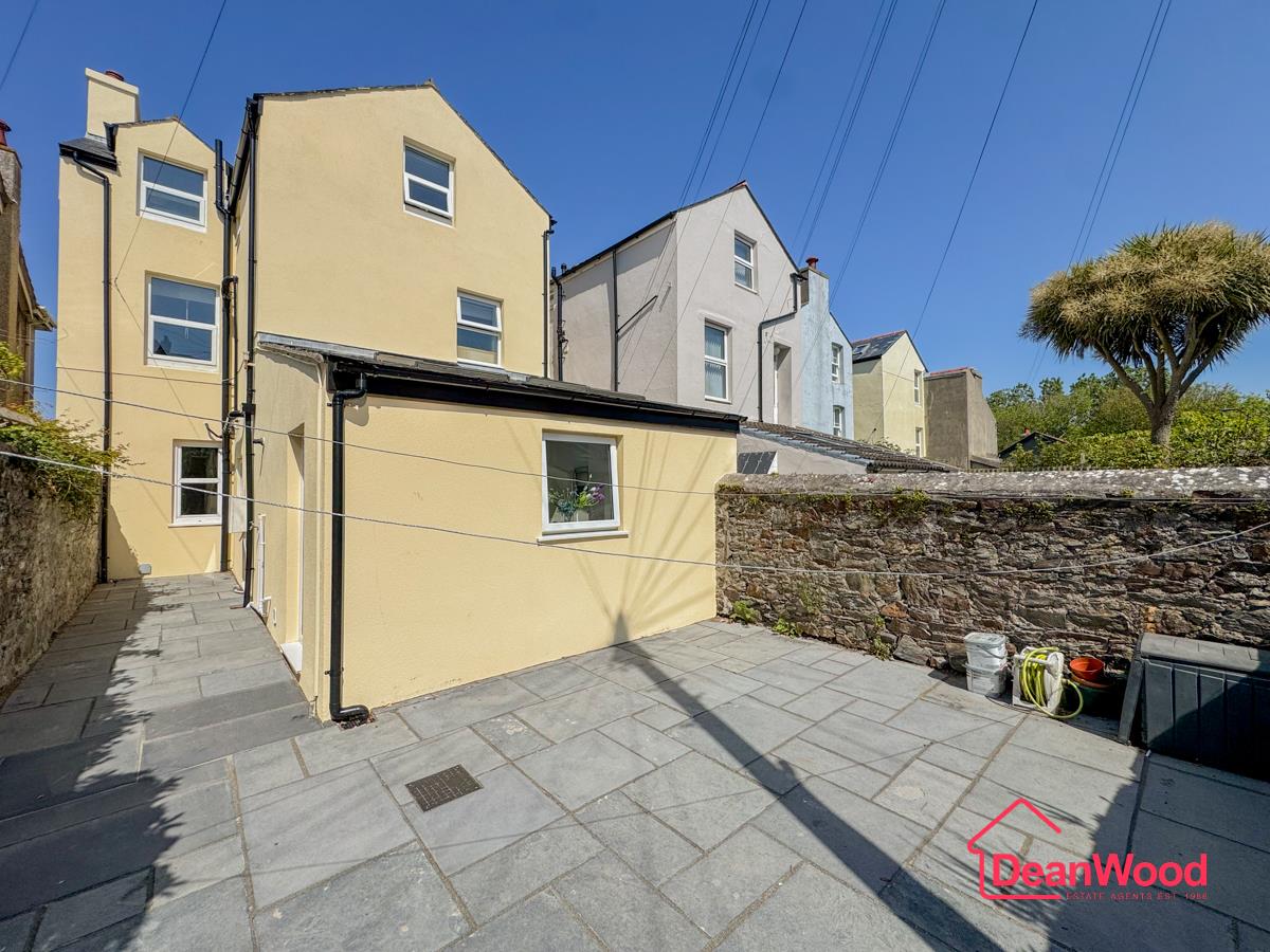 York House, 9, Droghadfayle Park, Port Erin, Isle of Man. — Photo 2 of 35