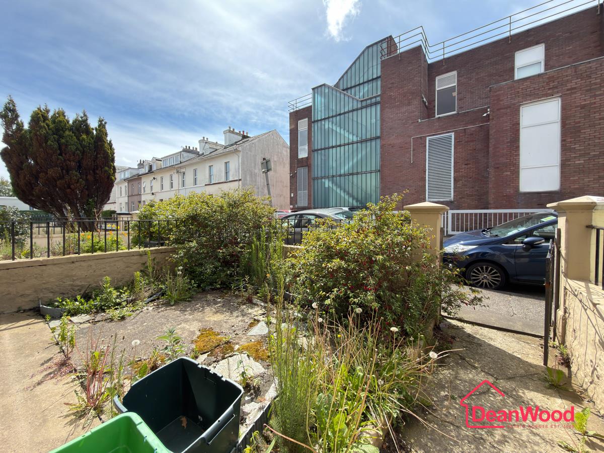 15 Dalton Street, Douglas. — Photo 2 of 12