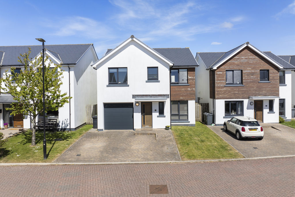 70 Cronk Cullyn, Colby IM9 4PS. — Photo 1 of 22