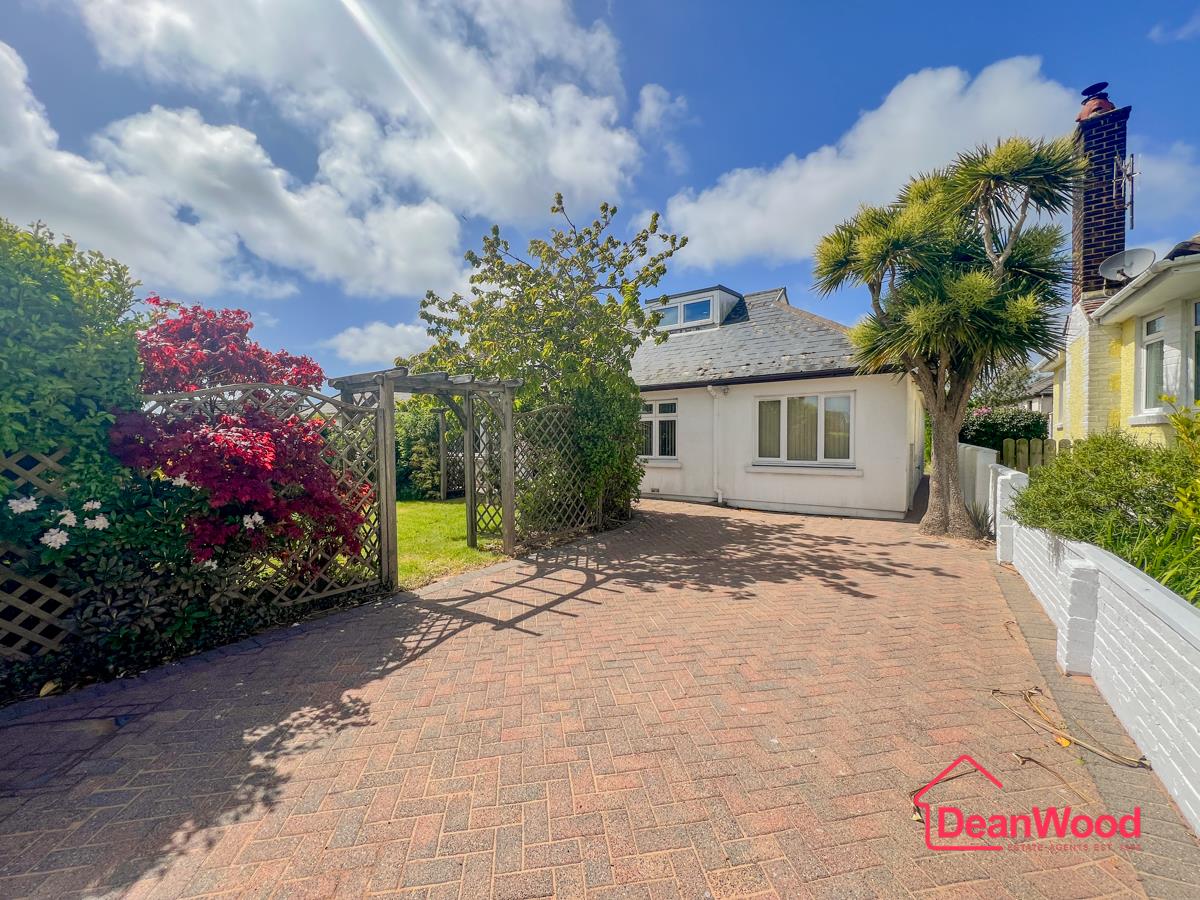 11 Ballagarey Road, Glen Vine, Isle of Man. — Photo 1 of 32