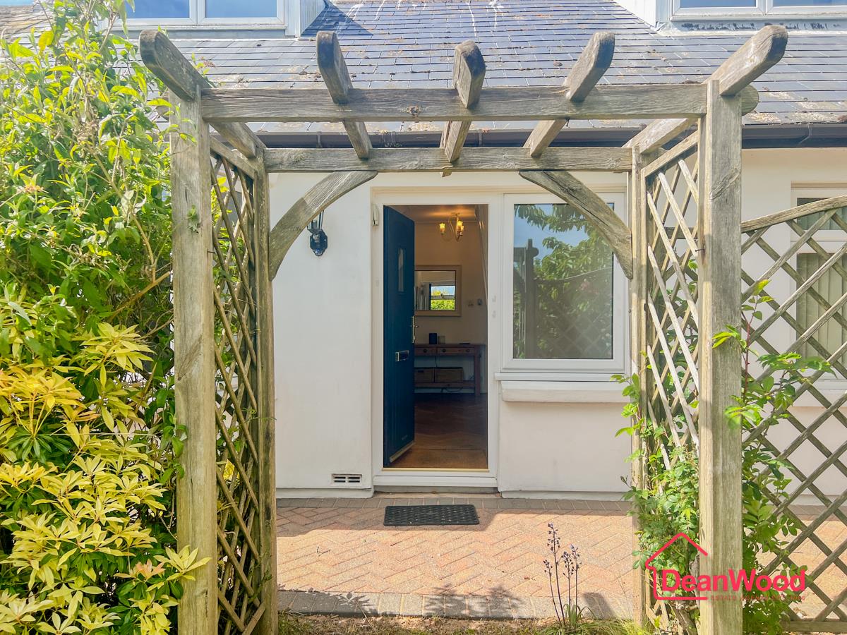 11 Ballagarey Road, Glen Vine, Isle of Man. — Photo 5 of 32