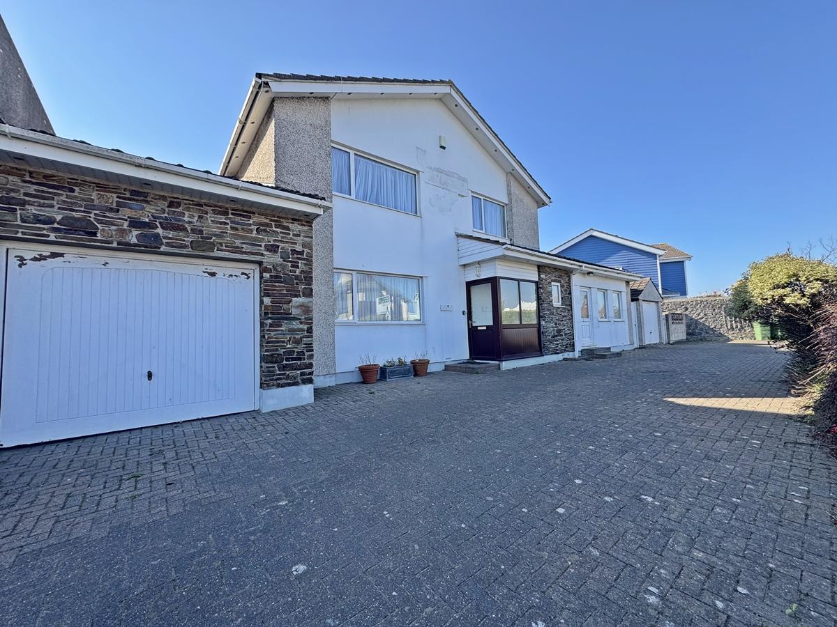 The Spinney, Shore Road, Castletown, Isle Of Man. — Photo 1 of 38