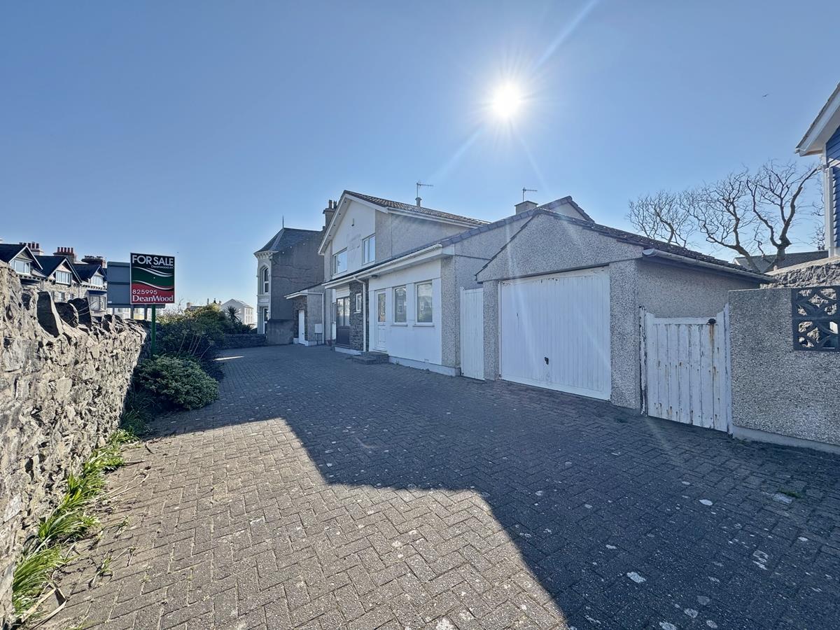 The Spinney, Shore Road, Castletown, Isle Of Man. — Photo 2 of 38