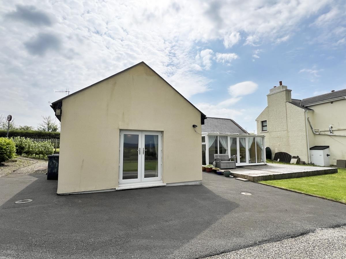 Clannagh Lodge, The Sloping Road, Santon. — Photo 5 of 25
