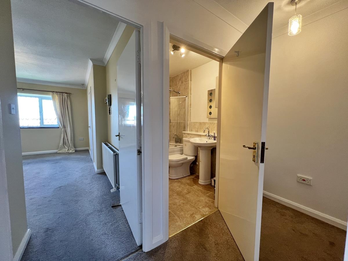 60 Saddle Mews, Douglas. — Photo 3 of 11