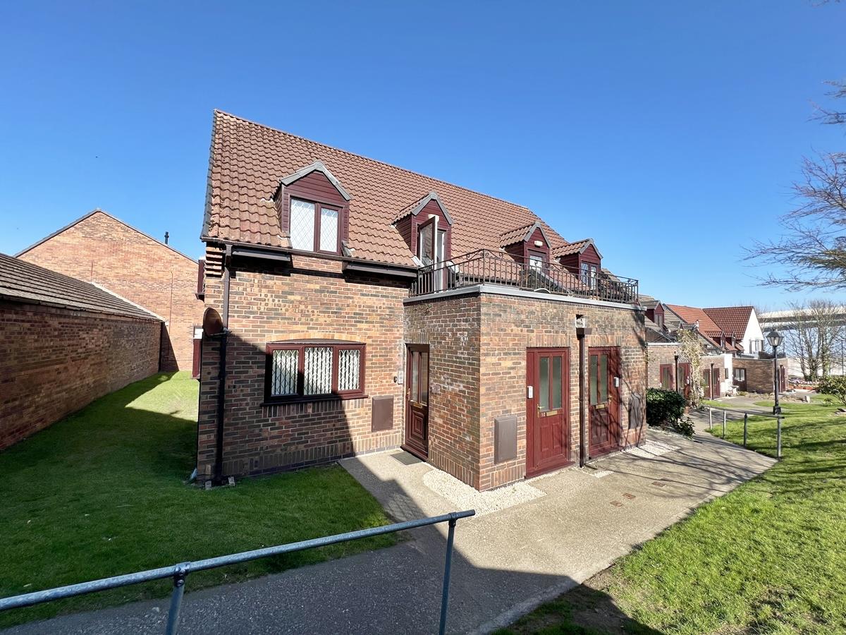 91 Saddle Mews, Douglas. — Photo 1 of 13