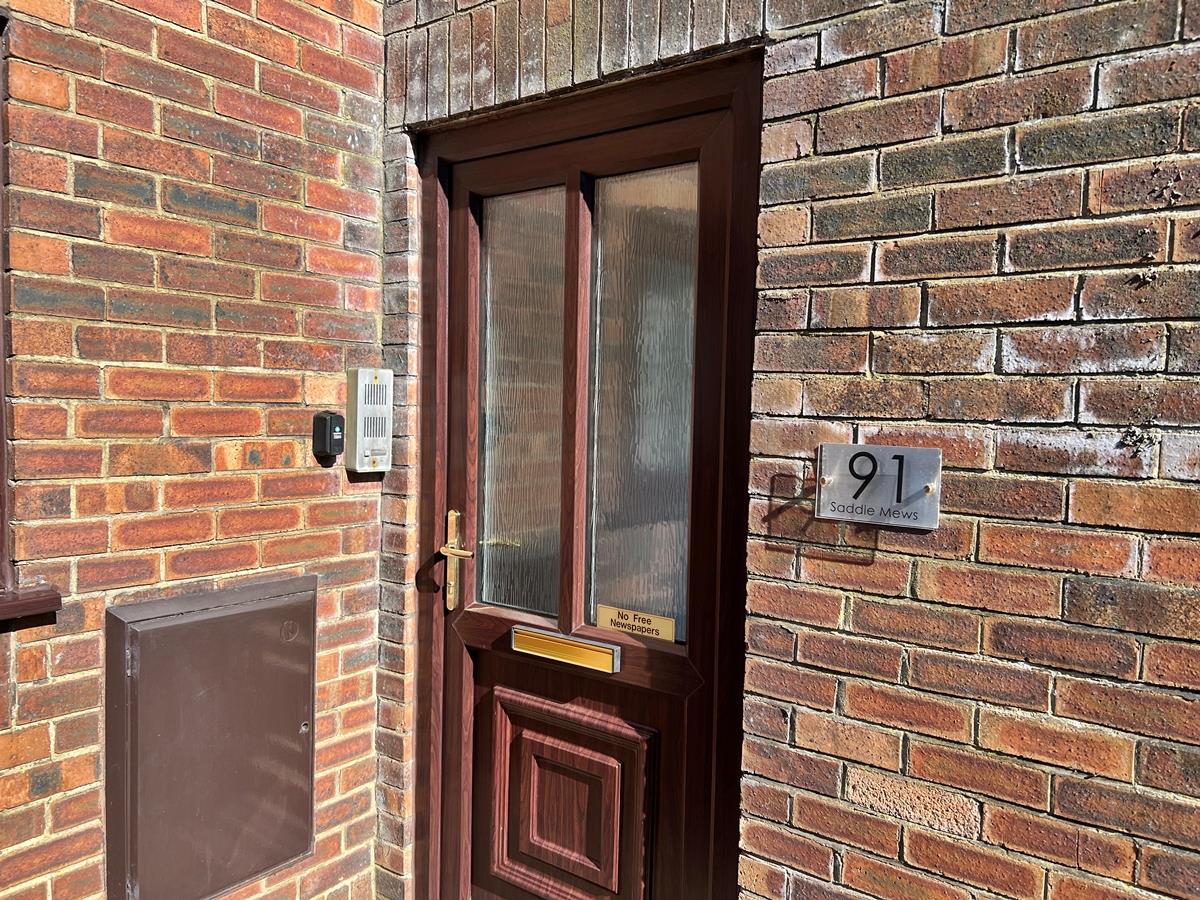 91 Saddle Mews, Douglas. — Photo 2 of 13