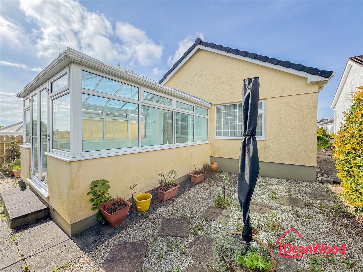 14 Harcroft Avenue, Saddlestone, Douglas. — Photo 2 of 22