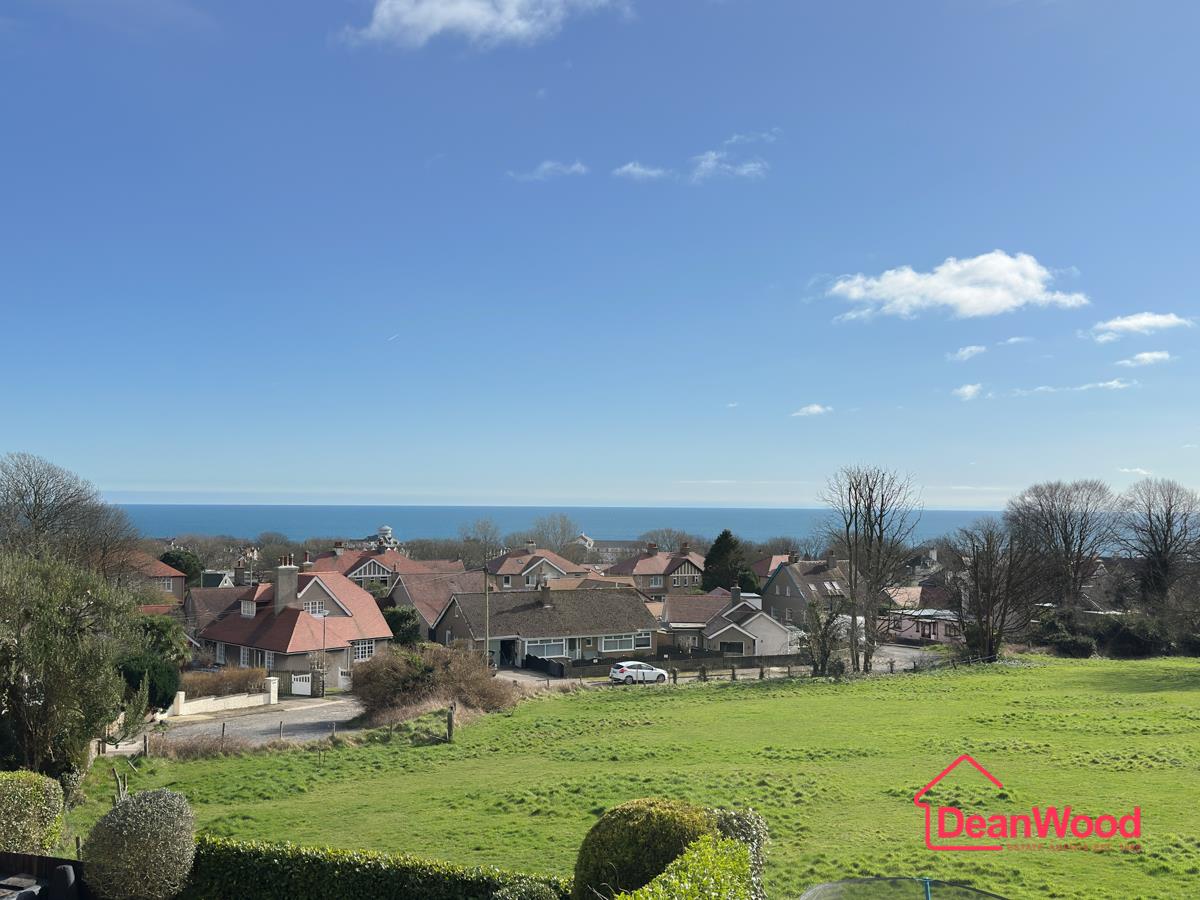 20 Governors Road, Onchan. — Photo 2 of 25