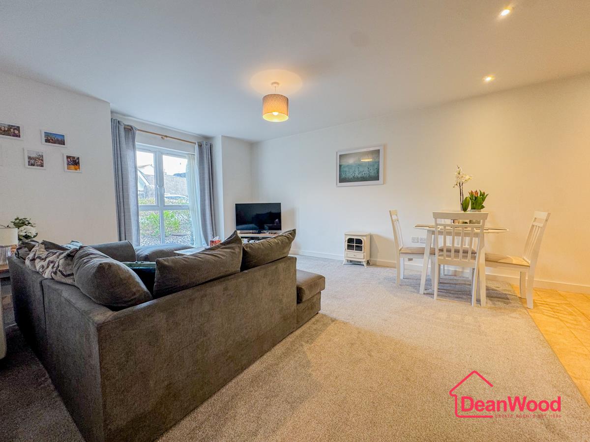 10 Castle Court, Farrants Way, Castletown, Isle of Man. — Photo 4 of 15