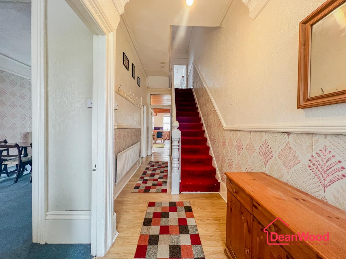 13 Hutchinson Square, Douglas, Isle of Man. — Photo 4 of 25