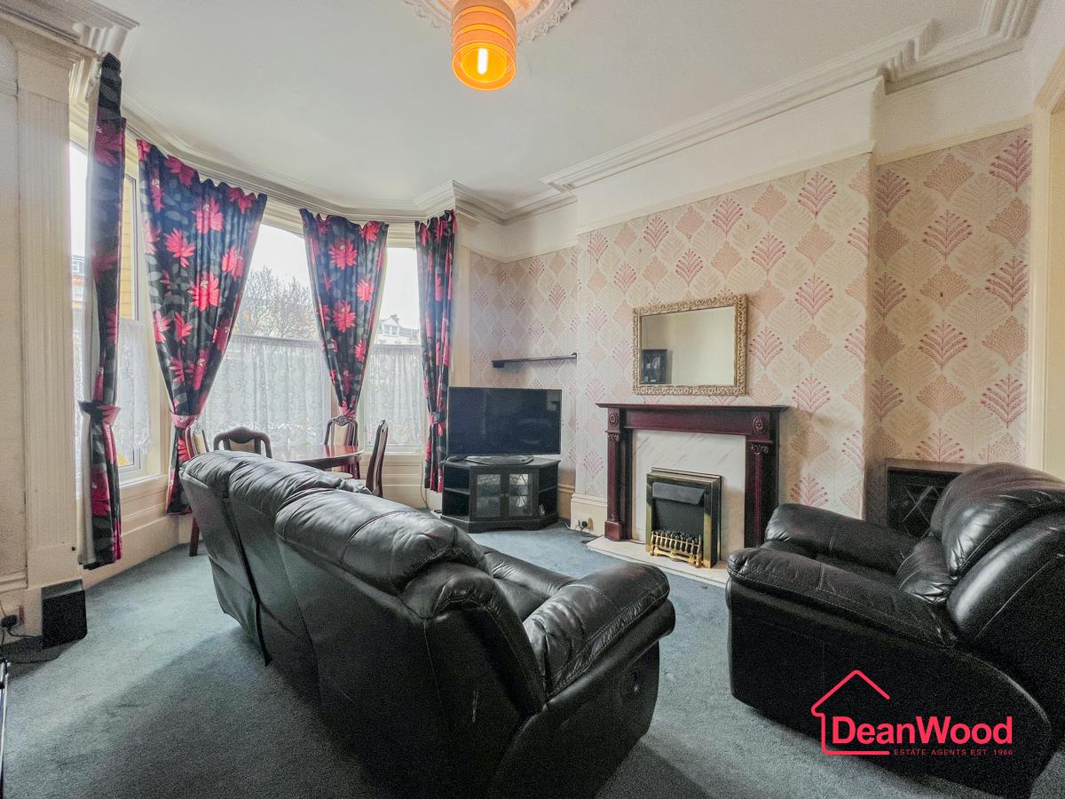 13 Hutchinson Square, Douglas, Isle of Man. — Photo 5 of 25