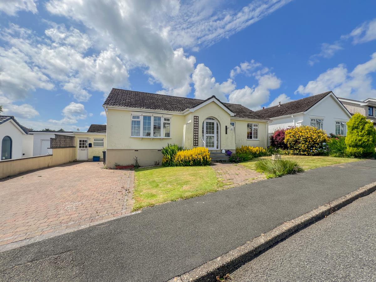 13 Harcroft Avenue, Saddlestone, Douglas. — Photo 4 of 34