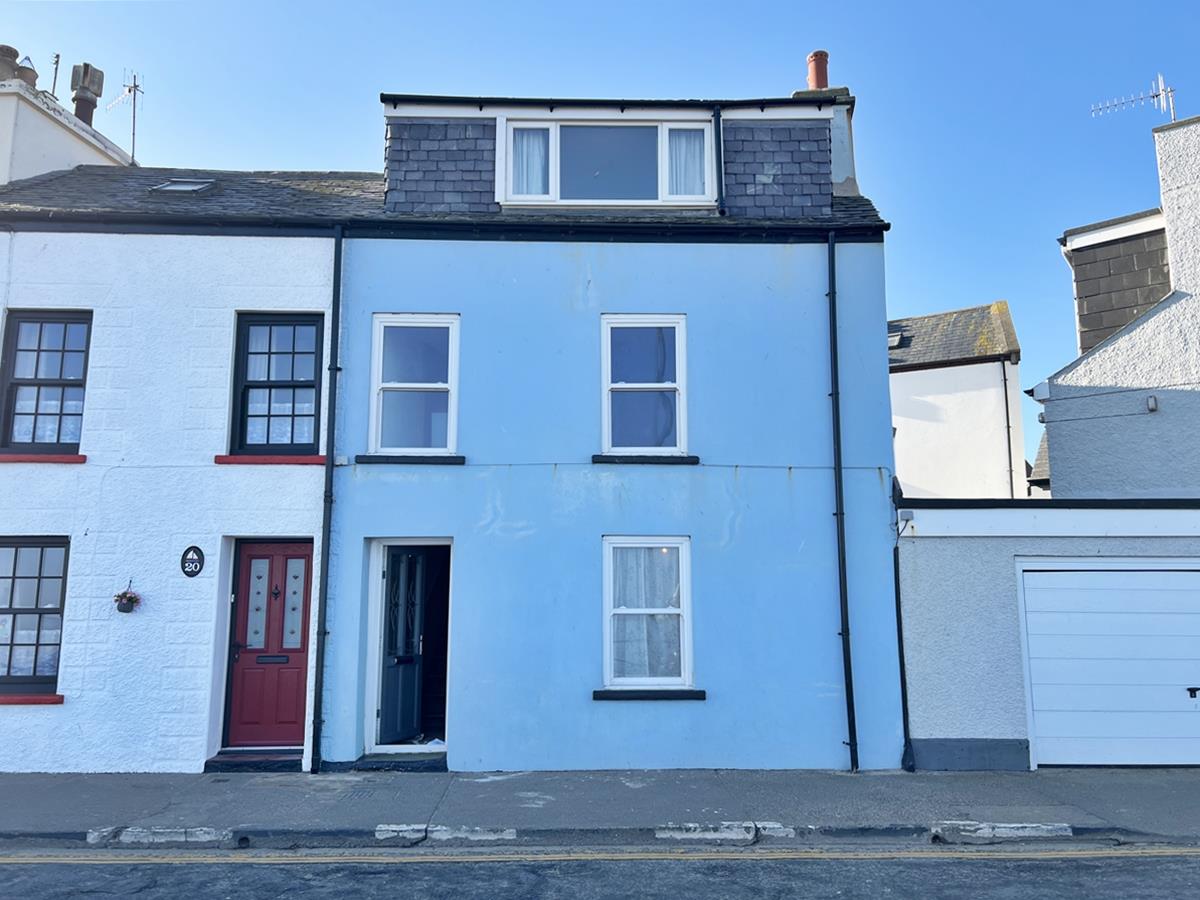 19, Shore Road, Peel, Isle Of Man. — Photo 1 of 20