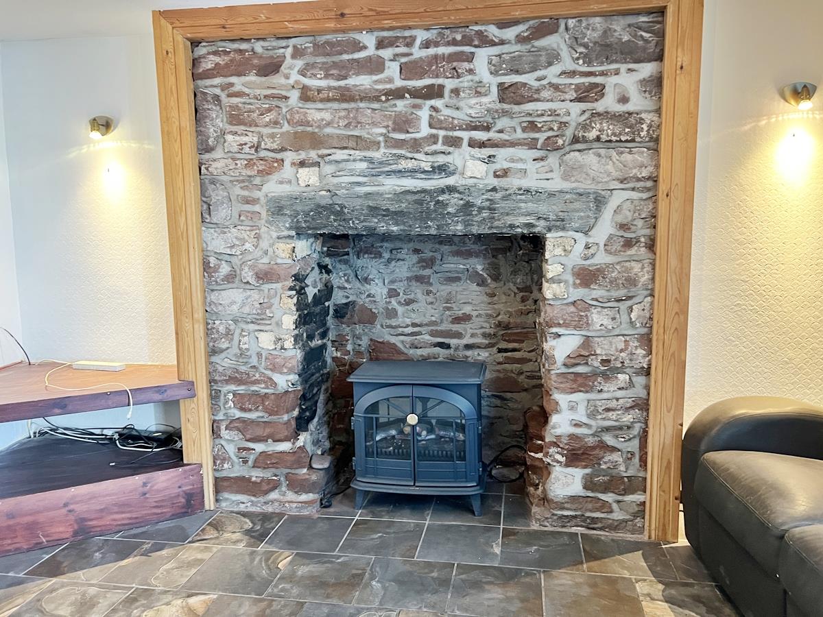 19, Shore Road, Peel, Isle Of Man. — Photo 5 of 20