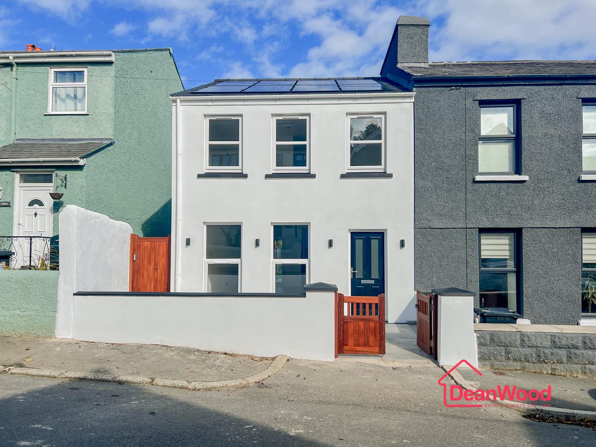 5a Falcon Cliff Terrace, Douglas, Isle Of Man. — Photo 1 of 30