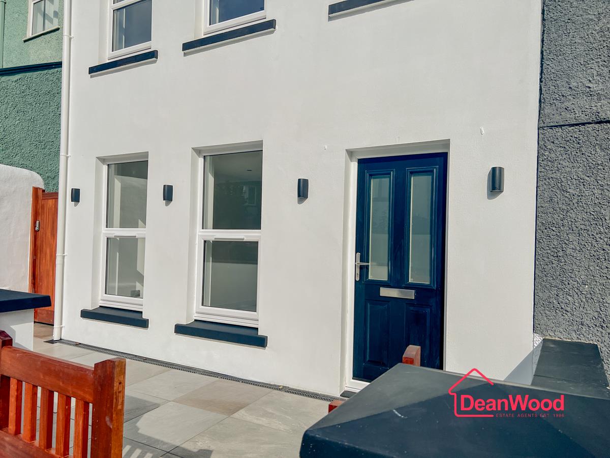 5a Falcon Cliff Terrace, Douglas, Isle Of Man. — Photo 2 of 30