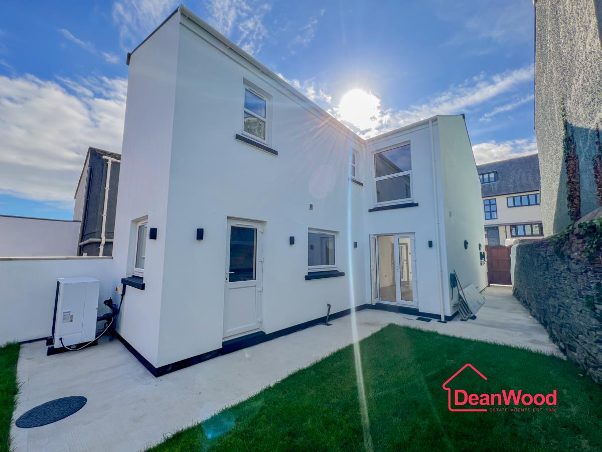 5a Falcon Cliff Terrace, Douglas, Isle Of Man. — Photo 3 of 30