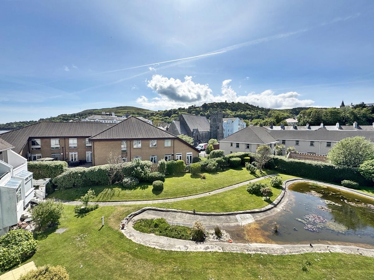 9 Marine Gardens, Ramsey, Isle Of Man. — Photo 3 of 19
