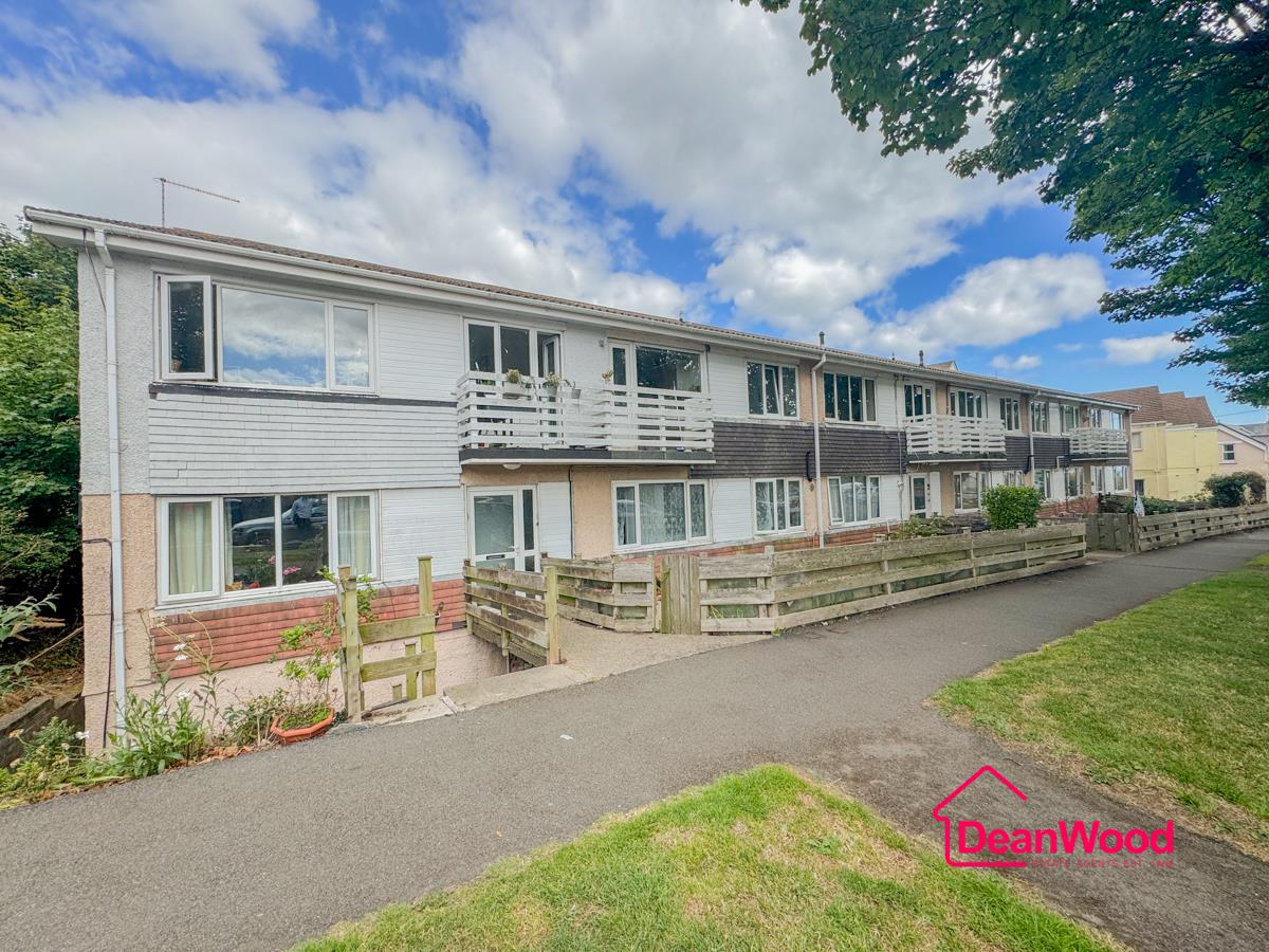 4 Carlton Grove, Queens Drive West, Ramsey, Isle Of Man. — Photo 1 of 12